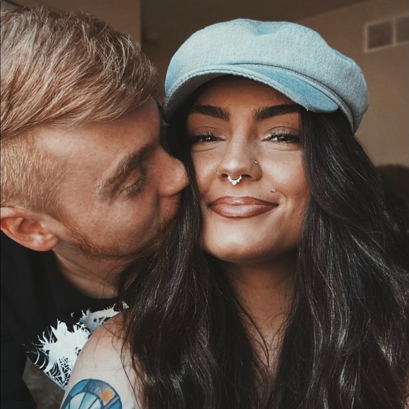 Meet your Posher, Courtney - Picture 2 of 4